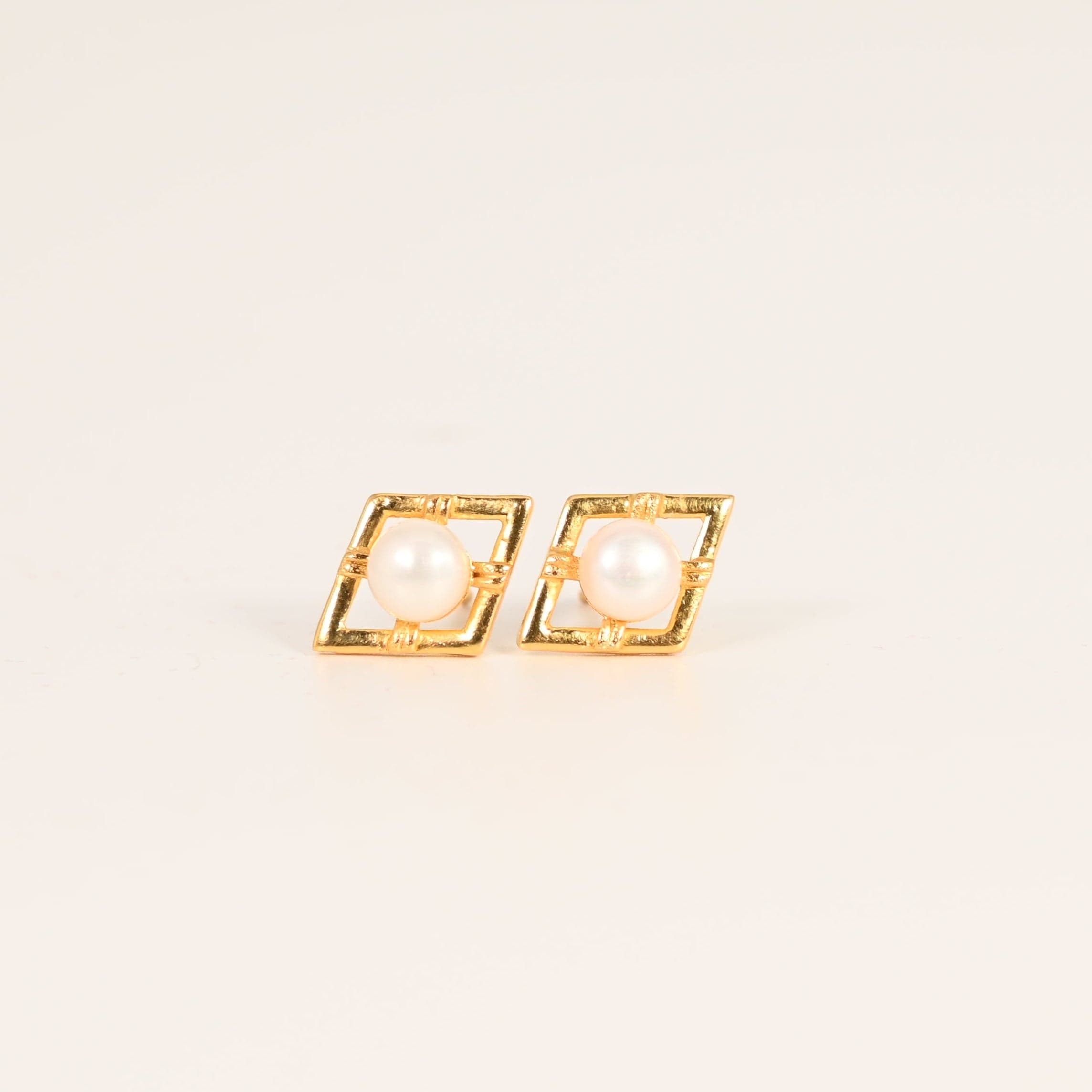 Pearl Eartop