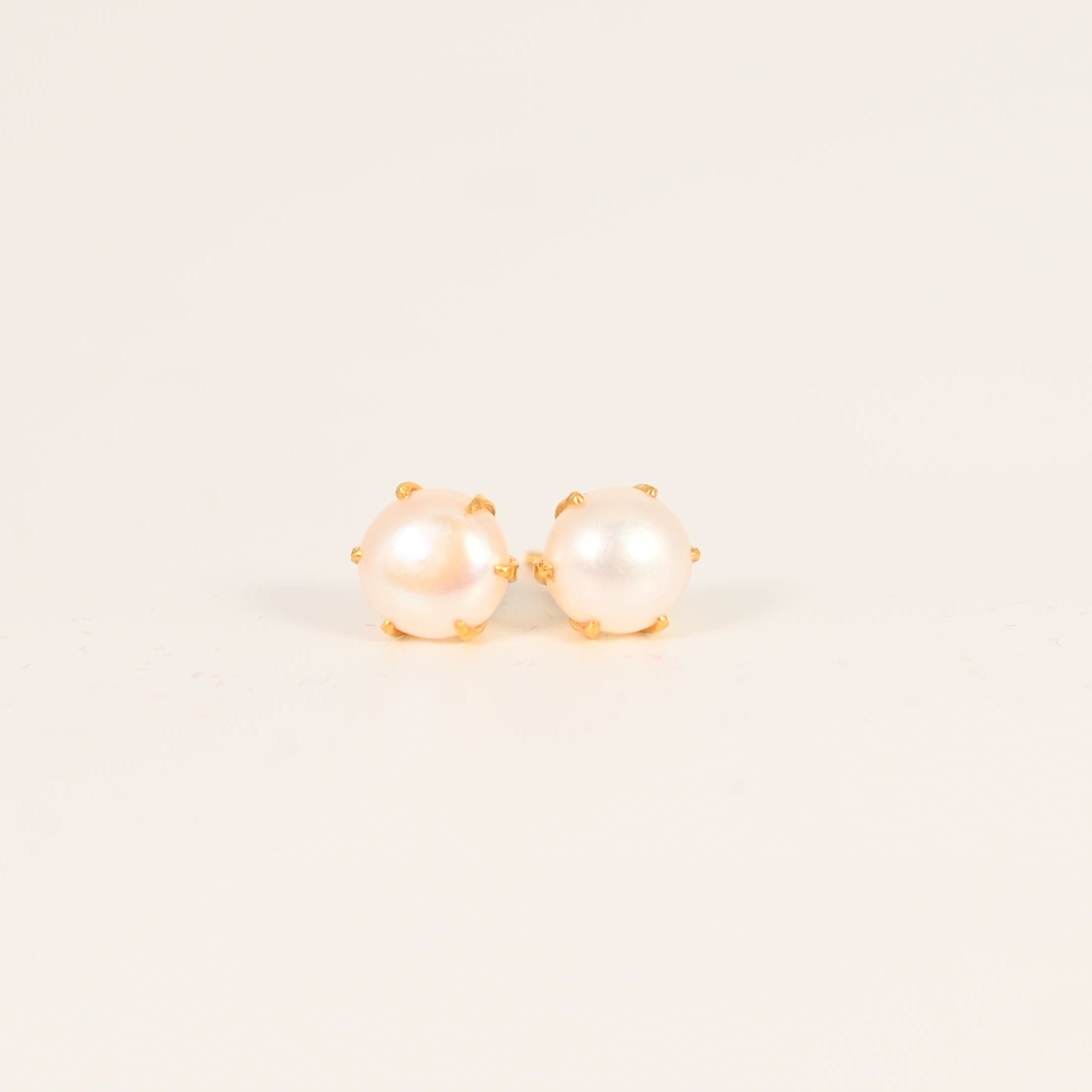 Pearl Eartop