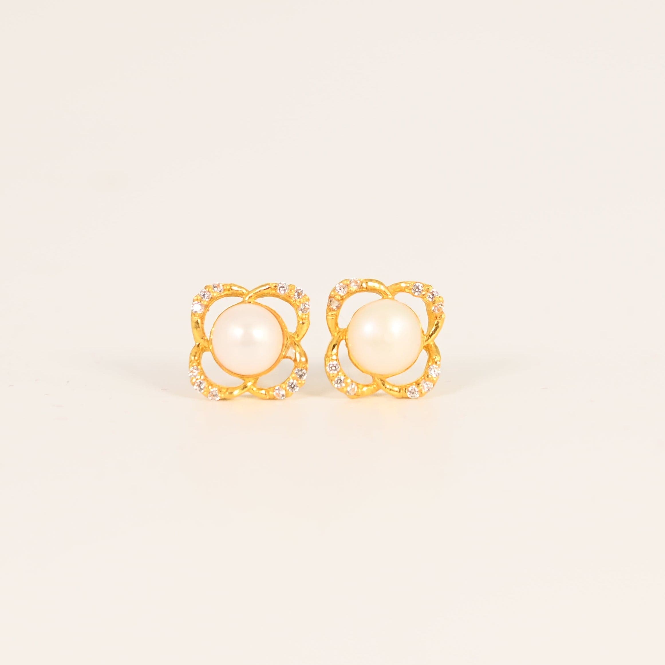 Pearl with zirconia stone Eartop